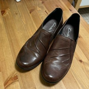 Clark’s brown leather pumps size 8